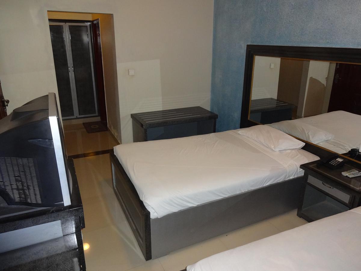 Hotel Sky Towers Karachi Exterior foto