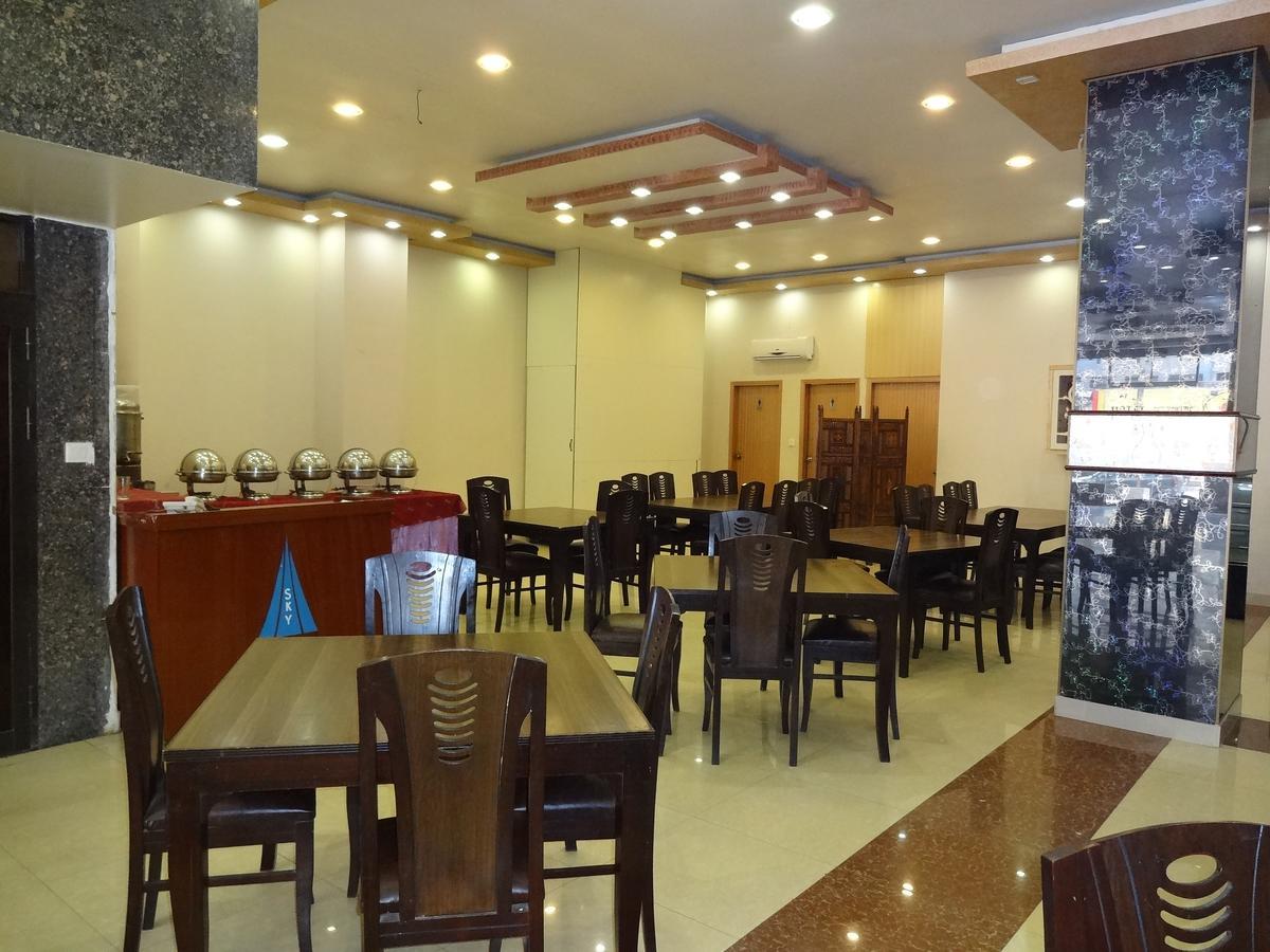 Hotel Sky Towers Karachi Exterior foto