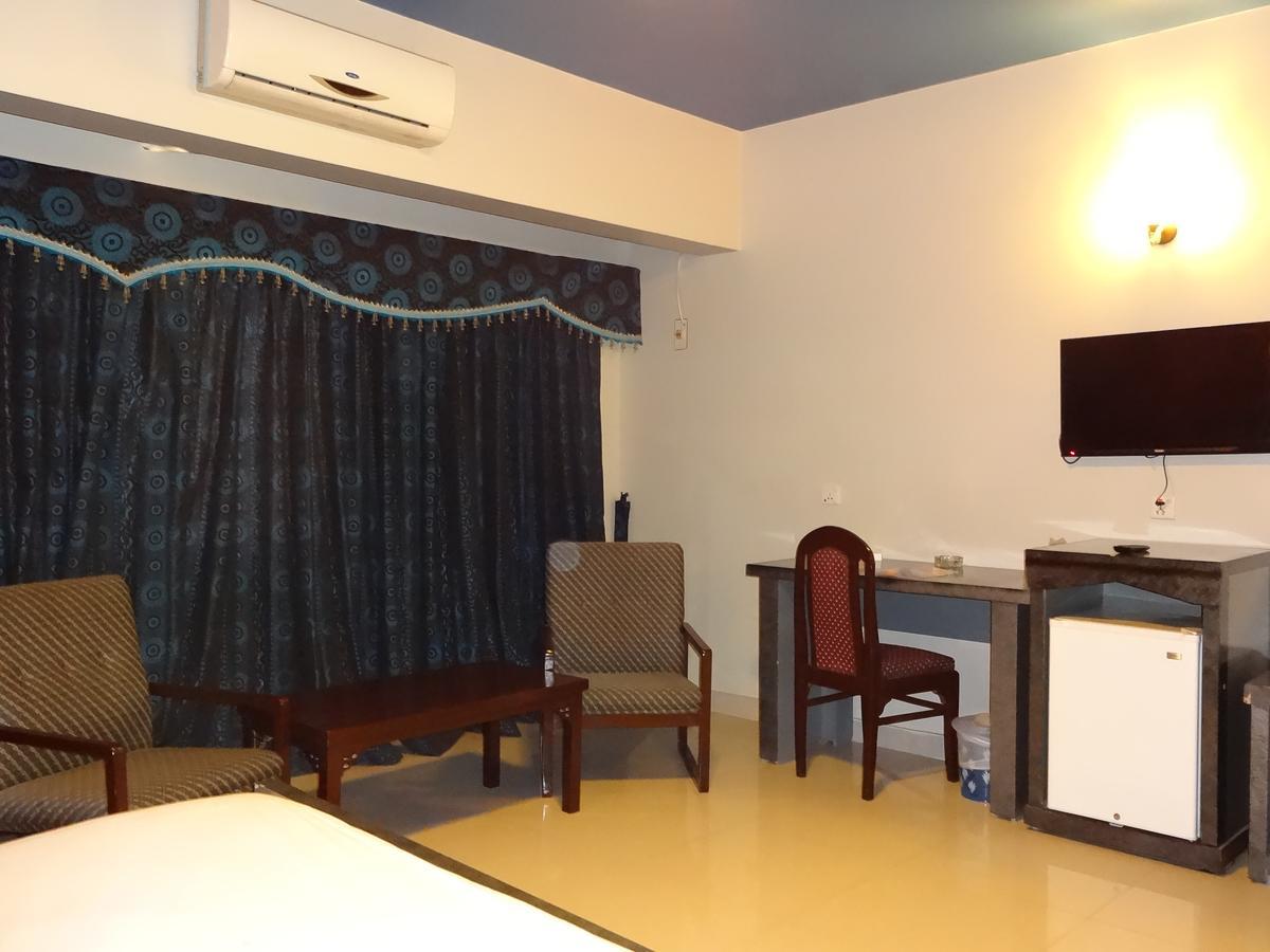 Hotel Sky Towers Karachi Exterior foto